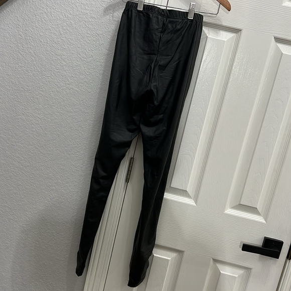 Windsor‎ black pleather stretchy leggings size small - Picture 4 of 5